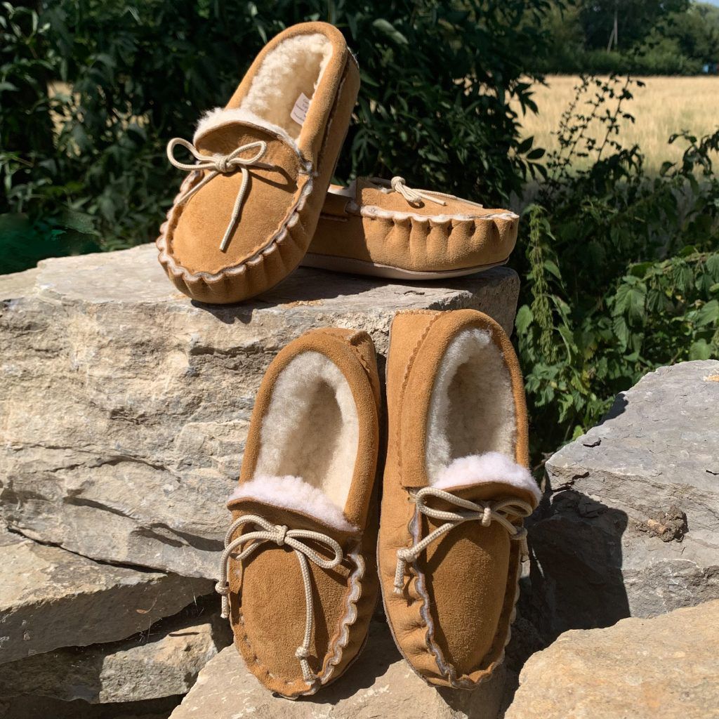 Childrens sheepskin slippers online size 2