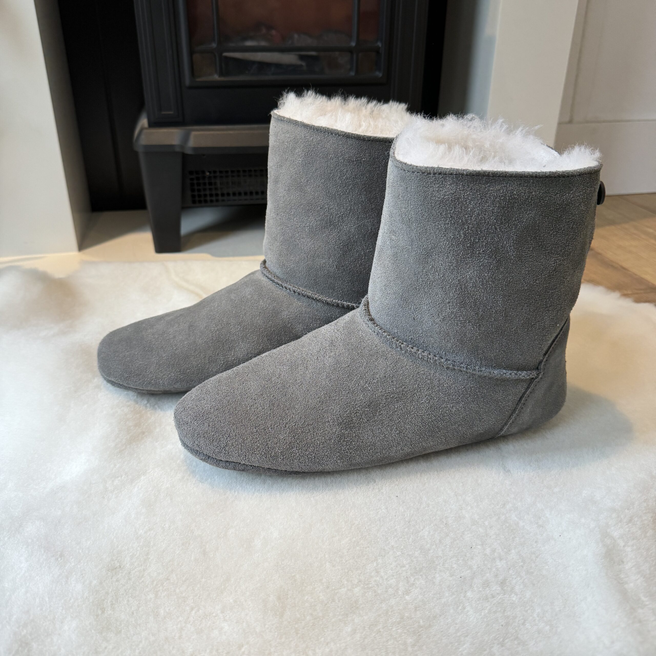 Luxury Sheepskin Indoor Slipper Boots Size 8 Photoshoot Pair Grey Sheepskin